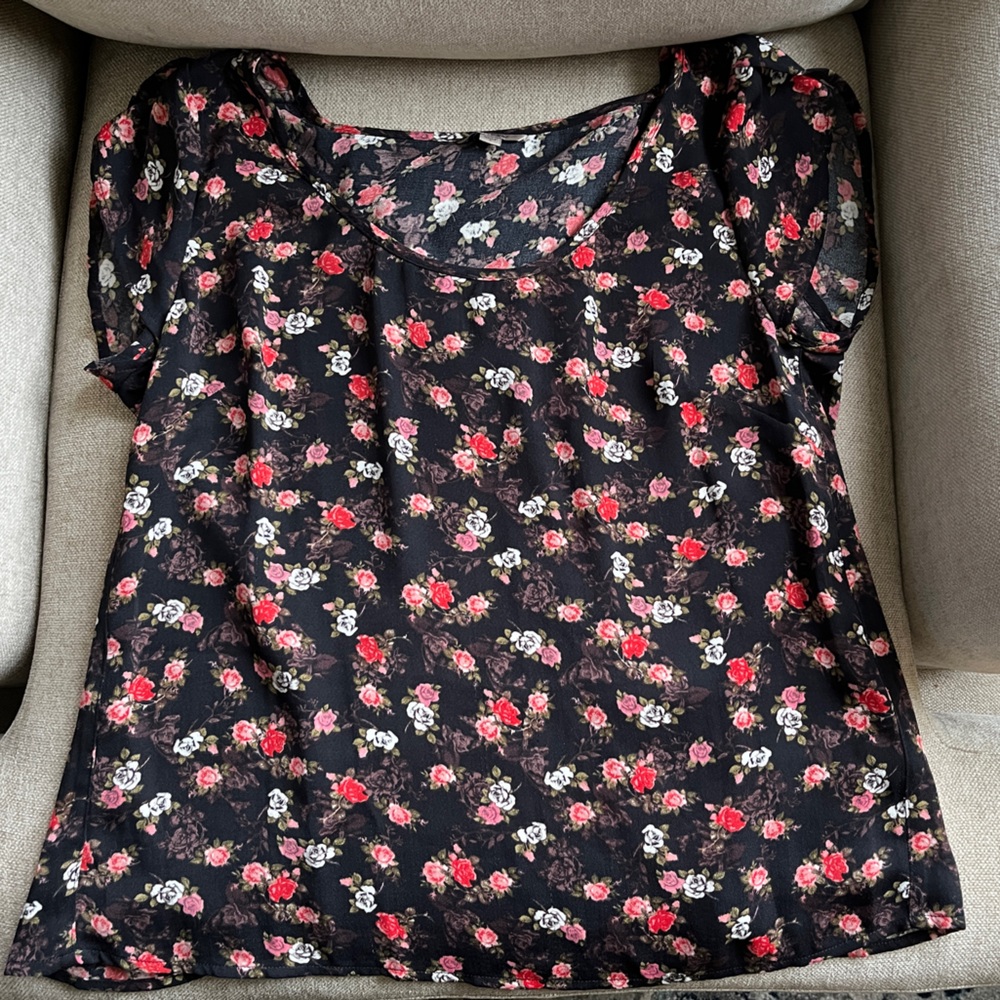 GUESS Tulip Short Sleeve Top